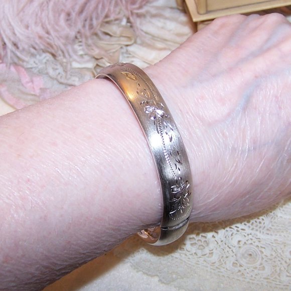 Vintage HFB Henry F Barrows Etched Sterling Silver Hinged Bangle Bracelet - Picture 2 of 9